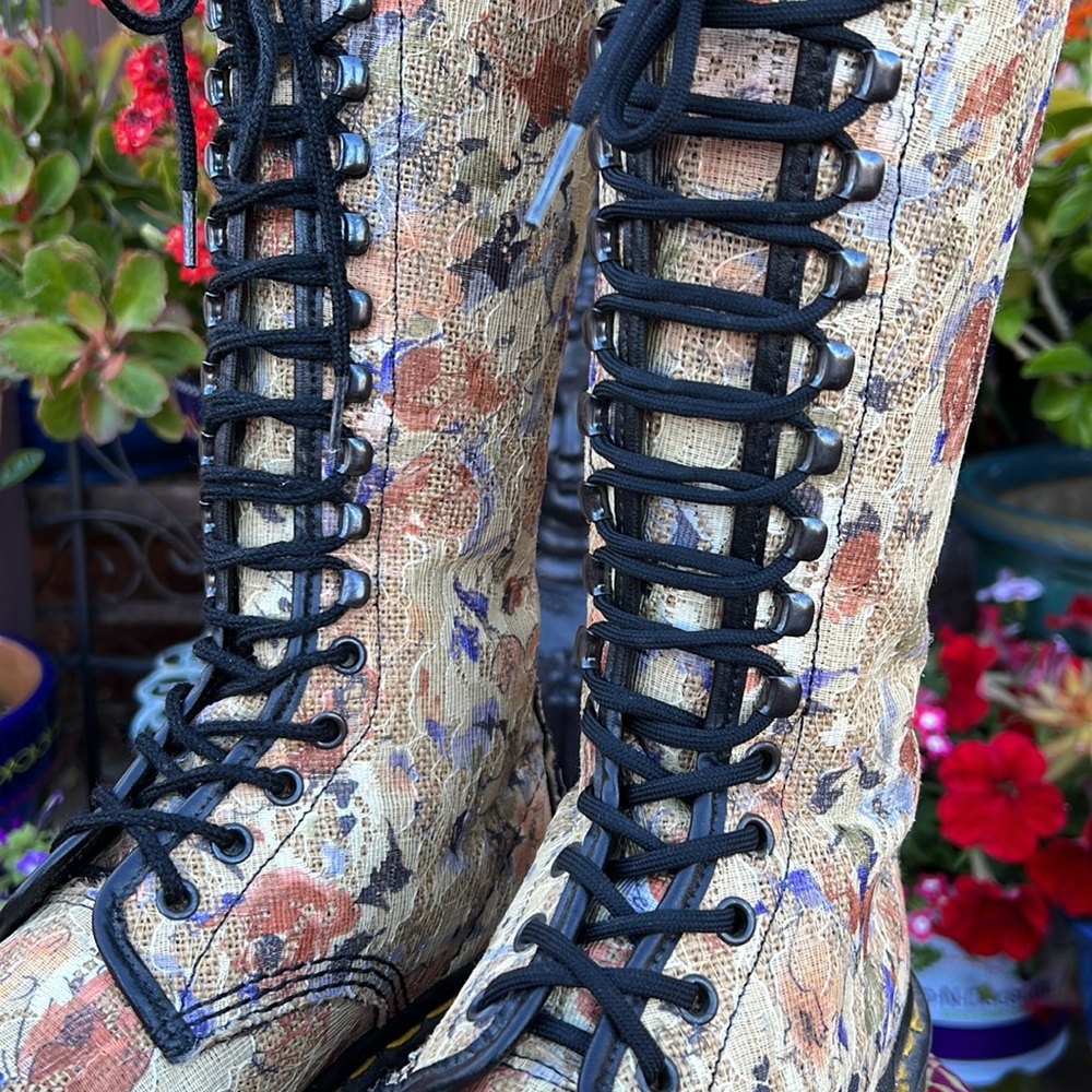 🏴 RARE Dr. Martens MIE Vintage Floral LACE & BURLAP Y2K Boots UK 5 - Picture 3 of 17